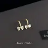 Pendientes de Moda de Zirconia Microincrustada de Alta Gama para el Viaje Diario, Estilo Minimalista de Lujo Ligero Versátil, Pendientes Únicos de Nicho, Tachuelas de Fábrica