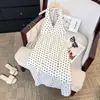 Vestido Branco com Bolinhas V-Neck Alça no Pescoço para Mulheres Verão Francês Sexy Costas Nuas Elegante Saia Midi