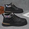 Nuevos Zapatos de Hombre de Otoño Transpirables Botas Altas Estilo Martin Tendencia Versátil para Hombre Suela Gruesa Botas de Trabajo Casuales Zapatos de Piel Botines