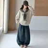 Sudadera tipo chal estilo universitario para niñas 2026 Nuevo Conjunto de Otoño de Moda para Niños Top con Estampado de Letras y Conjunto de Jeans