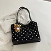 Bolso retro de lunares para mujer, nuevo bolso de hombro casual para el otoño/invierno 2026, gran capacidad, bolso tote versátil