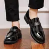 Mocassins slip-on estilo britânico 2026 com fivela preta, sapatos masculinos de cano baixo, sapatos de couro brilhante, tamanho grande masculino 46, transfronteiriço
