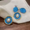 Brincos de Pérola Azul Turquesa com Borda de Metal de Alto Padrão Estilo Hong Kong para Mulheres, Design de Nicho da Moda de Luxo Leve, Brincos Geométricos