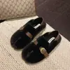Chinelos baixos com estampa de leopardo retrô, novo estilo outono/inverno feminino, com forro de pelo de coelho, design de calçar fácil, versátil para duas formas de usar, sapatos de algodão quentes e antiderrapantes