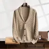 Suéter Masculino de Caxemira Duplo Espesso Outono Inverno Novo Cardigã Gola V Suéter Jaqueta Tricotado Torcido Cor Sólida Vintage