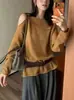 Suéter de tricô casual novo estilo outono de 2026, ombro a ombro, com detalhes vazados, para mulheres, design solto e de luxo leve, blusa de manga longa
