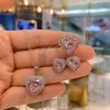 Transmissão ao Vivo Venda Direta Titânio Aço Não Desbota Coração Rosa Colar, Brincos e Anel Conjunto de Joias de Três Peças Versátil de Alta Qualidade para Mulheres