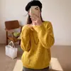 Suéter pullover de punto grueso de manga larga con hombros descubiertos y hilo de color estilo francés para mujer, nuevo top casual holgado de punto para otoño e invierno 2026