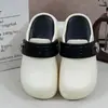 2026 Nova Moda Slip-On de Renda com Botão Doce Cool Plano Bico Fechado Meia-Chinelos Sapatos Birkenstock Femininos Sapatos Femininos