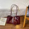 Bolsa de Axila Grande Capacidade em Couro Macio Estilo Retrô Outono Inverno Feminina Nova Estilo Coreano High-End Casual para o Dia a Dia Ombro Único Bolsa de Mão