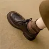 Sapatos Pequenos de Couro com Solado Grosso para Aumentar a Altura para Mulheres 2025 Novos Moccasins de Outono para Pessoas Baixas Estilo Britânico Sapatos Pretos para Trabalho