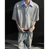 Camisa Falsa de Duas Peças com Gola de Camisa e Mangas Curtas, Novo Design de Verão Masculino, Versátil, Estilosa, Camiseta Solta de Meia Manga