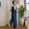 Novedad Otoño 2026 Moda Tendencia Overol de Mezclilla Reductor de Edad para Mamás y Mujeres Embarazadas + Cárdigan Suave de Punto Set de Maternidad