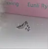 Nuevos Clavos para Hélice de Hueso del Oído con Alas de Ángel, Alas de Moda y Versátiles, Pendientes Brillantes de Diamante, Estilo de Lujo Accesible de Nicho, Pendientes de Alta Gama para Mujer