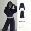 Conjunto casual deportivo azul marino para mujer, colección de otoño, con una sudadera ajustada y pantalones de chándal, un atuendo de dos piezas con un estilo coreano, relajado y chic sin esfuerzo