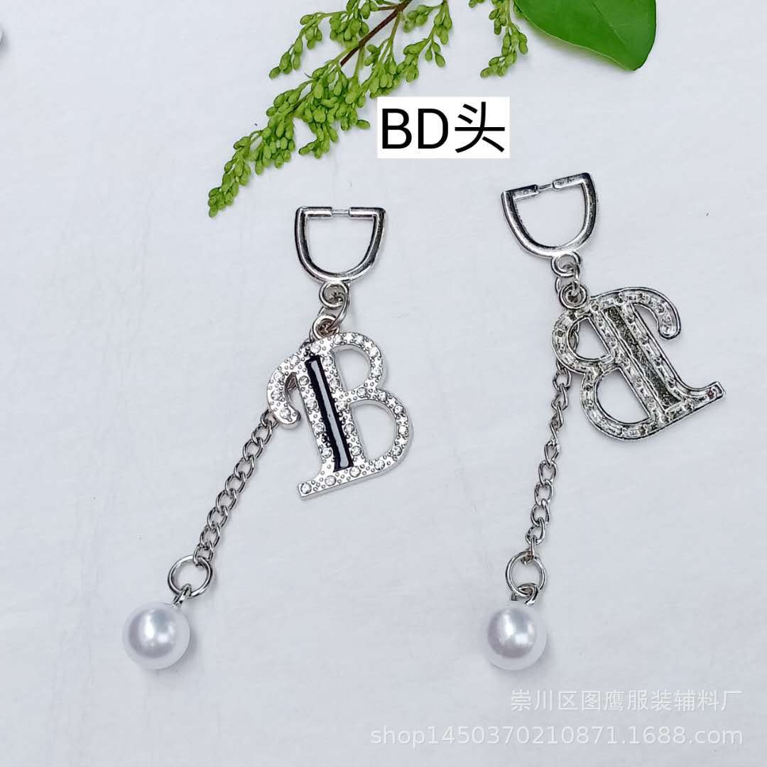 小皱菊字母珍珠挂件