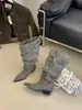 Botas Plissadas Bico Fino 2026 Outono/Inverno Novo Estilo Fivela de Cinto Botas de Montaria de Cano Alto Salto Grosso Botas Longas Plissadas