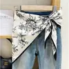 Bufanda Triángulo Flor de Anacardo Coreana Cortina de Trasero Accesorios en Capas para Mujer Cinturón de Jeans Cintura Bufanda de Seda Camisa a Juego para Viaje