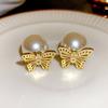 Pendientes de plata con forma de mariposa y flor de perla retro francesa, pequeños y exquisitos, de alta gama, con diseño de hada súper dulce para mujer.