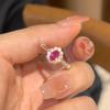Anillo de Corindón Rojo Estilo Lujo Ligero de Gama Alta para Personas Mayores Serie Vegetal Color Arándano Pitahaya Anillos Huevo de Paloma para Mujeres