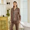 Estampado de Leopardo con Borde AzulContraste Azul KleinEstampado de LeopardoAcetato ImitaciónRopa de Casa de Alta GamaApertura FrontalAdelgazantePijama para Mujer