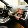 Accesorios creativos para coche, pastillas aromáticas de aromaterapia, adornos de figura de madera que mueven las piernas, accesorios para el interior del coche, lindo robot de madera maciza