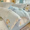 2026 Novo Conjunto de Roupa de Cama de Algodão 100% Quatro Peças Lençol de Cama Totalmente Algodão Capa de Edredom Estilo Fresco Conjunto de Roupa de Cama de Três Peças para Dormitório de Estudante