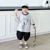 Traje de Verão Fino para Meninos 2026 Novo Estilo Bonito Fashionável Roupa de Verão para Bebê de 3 Anos Conjunto de Duas Peças Solto para Crianças