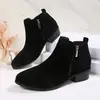 Botas Curtas de Camurça de Tamanho Grande para Mulheres, Estilo Europeu e Americano para Comércio Exterior, Novo Modelo Transfronteiriço com Salto Grosso, Estilo Britânico, Zíper Lateral, Botas Finas para Tornozelo