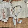 Bufanda de Cuadros Fresca y Sencilla Estilo Coreano con un Toque Juvenil, Moderna y Casual para Salidas, Bufanda de Seda de Primavera, Accesorio de Cuello Delgado y Artístico