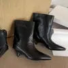 Botas femininas de cano médio feitas de couro de flor integral, novos estilos outono/inverno, bico fino, salto fino, salto médio, botas de montaria, botas de perna reta, botas de cano médio