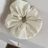 Anillo para el Cabello de Tela Acolchada de Color Sólido Intestino Grueso Sentido Avanzado Verano Color Brillante Cuerda para Atar Cuerda para el Cabello Cola de Pino Temperamento Flor para la Cabeza Versátil