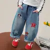 Calça Jeans Feminina Primavera e Outono 2026 Nova Estilosa Infantil Solta de Pernas Largas Roupas de Outono para Bebê Calça Cartoon