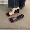 Sandálias transparentes de tira estilo francês para mulheres, para uso externo no verão, novo modelo 2026, adequadas para saias, elegantes, salto grosso, bico aberto