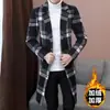 Nuevo abrigo de trench de longitud media para otoño e invierno 2023, abrigo casual estilo coreano para hombre, abrigo de lana a cuadros grueso con forro polar