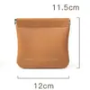 Bolsa de Maquillaje Portátil con Cierre Automático para Labiales, Audífonos Mini con Cable y Cables de Datos