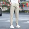 Pantalones casuales de otoño para hombre, estilo nuevo de outlet, versátiles, ajustados, de pierna recta, cónicos, negros para hombre