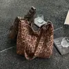 Bolsa de lona com estampa de leopardo, estilo coreano, nicho, nova coleção outono/inverno, estilo casual e descontraído, bolsa de ombro de grande capacidade, adequada para o dia a dia