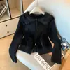 Suéter Tricô Patchwork Gola Branca Feminino 2026 Outono/Inverno Novo Estilo Casaco da Moda ou Camada Interna Elegante Cardigan Top