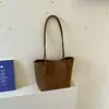 Bolsa transfronteiriça de nova textura feminina versão coreana versátil trançada PU bolsa de ombro única feminina estilosa retrô para o dia a dia bolsa mãe-filho