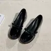 Sapatos Mary Jane, saltos altos femininos, coleção primavera 2026, novos scarpins pretos de verniz com bico redondo, boca rasa, salto médio grosso