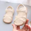 Sandálias Infantis 2026 Verão Novo Estilo Sandálias de Bebê Estilo Coreano Antiderrapante Sola Macia Calçados de Praia para Bebês Simples e Versátil