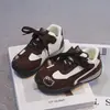 Zapatos Deportivos de Otoño para Niñas Suela Suave Antideslizante 26 Nuevos Zapatos Casuales Superficie de Cuero Edad Zapatos de Entrenamiento Alemanes Zapatos para Niños Estampado de Leopardo Individual