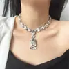 Colar Pingente Quadrado de Design de Nicho de Luxo Acessível Europeu e Americano Corrente Curta para Clavícula Feminina Gargantilha Exagerada Estilosa