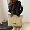 Bolsa de Palha Grande Capacidade para o Dia a Dia Feminina 2024 Nova Moda Estilo Ocidental Cor Contrastante Bolsa de Ombro Popular Bolsa de Ombro Estilo Balde