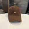 Gorra de béisbol de gamuza para mujer de principios de otoño, sombrero cálido con visera curva, diseño simple con letras "WHY" bordadas, versátil para estudiantes jóvenes