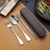 Set de Cubiertos Portátil de Acero Inoxidable con Soporte para Tenedor, Cuchara y Palillos, Set de Tres Piezas con Caja de Almacenamiento para Guardado Portátil