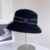 Elegante Chapéu-Lâmpada de Lã Australiana com Renda e Strass para Mulheres, Chapéu Bucket Versátil de Moda para o Inverno, Chapéu Elegante de Luxo Leve