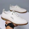 Zapatos blancos de verano para hombre, zapatillas slip-on transpirables de suela blanda versátiles, zapatos casuales de moda, zapatos de vestir para hombre estilo británico