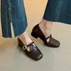 Sapatos de couro grossos de salto médio estilo francês para mulheres, novo modelo de outono 2026, adequados para combinar com saias, mocassins Mary Jane, sapatos de salto alto simples